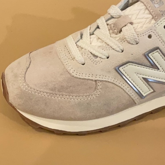 New Balance 574 cream with fur - Picture 11 of 11